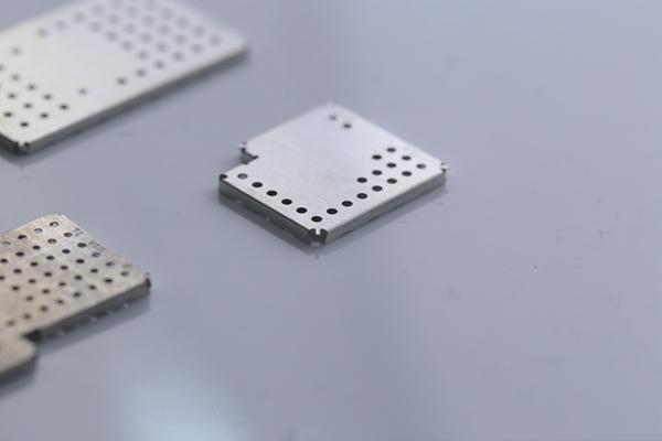 【洋白銅】屏蔽罩的原理、主要元件組成、材料組成、特點(diǎn)應(yīng)用